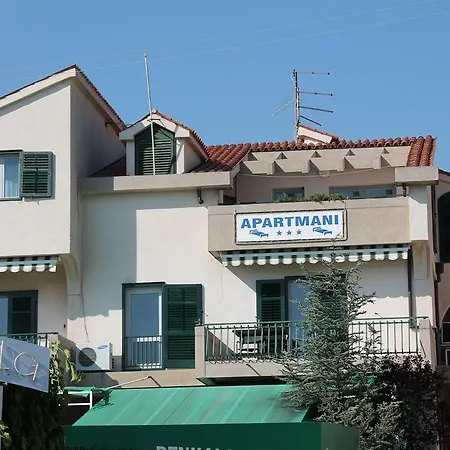 Apartament Artina *