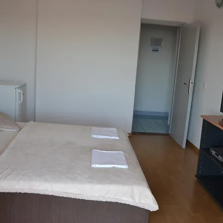 Artina Apartament *