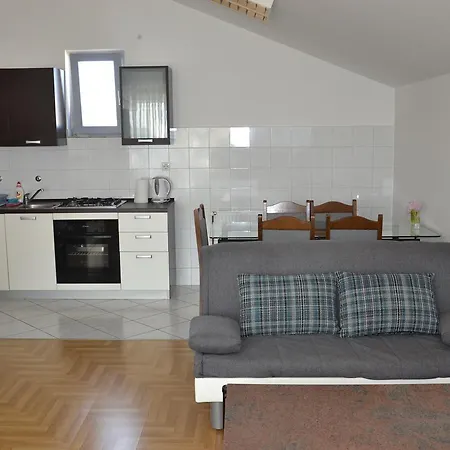 Apartament Artina *
